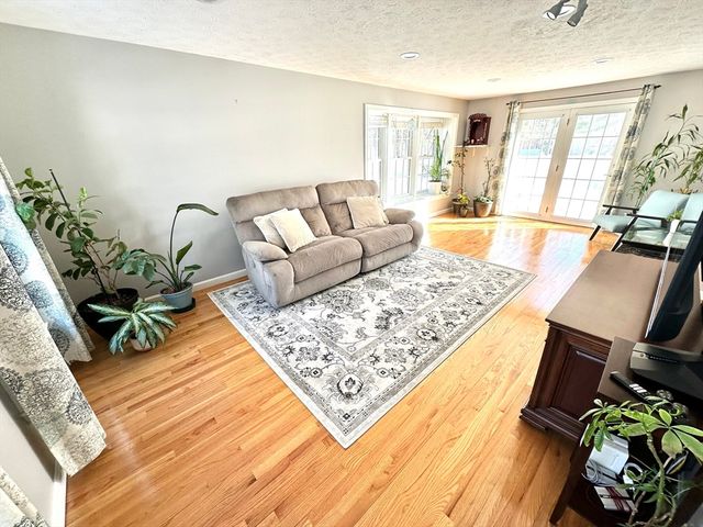 141 Ridge Rd, Nashua, NH 03062