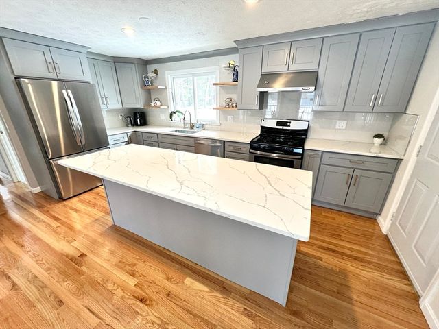 141 Ridge Rd, Nashua, NH 03062