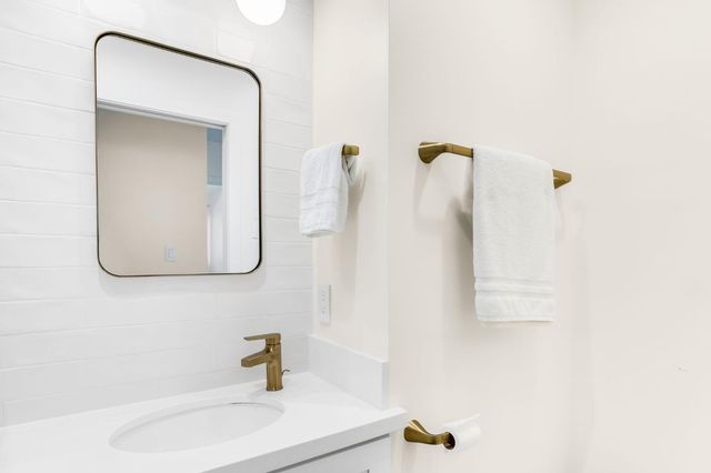 704 6th St, Davis, CA 95616