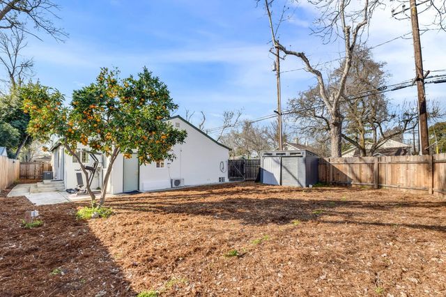 704 6th St, Davis, CA 95616