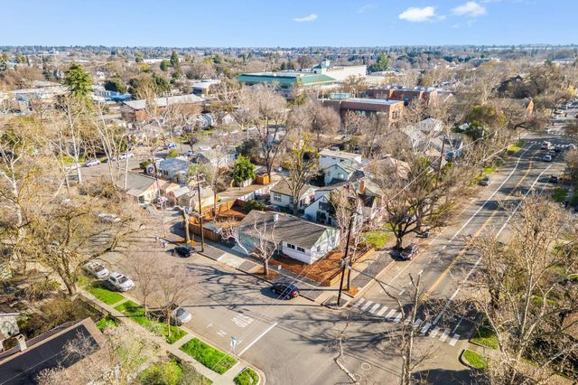 704 6th St, Davis, CA 95616