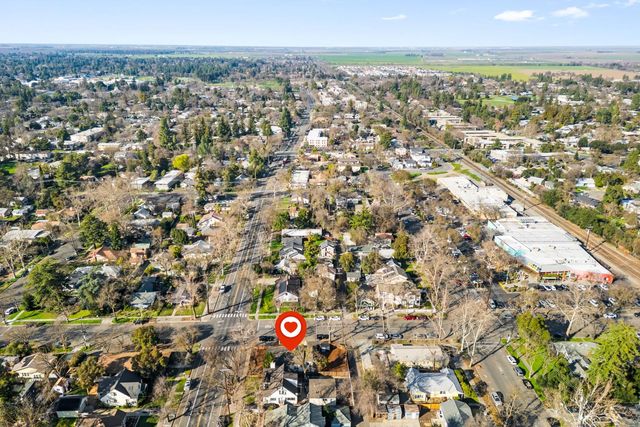 704 6th St, Davis, CA 95616
