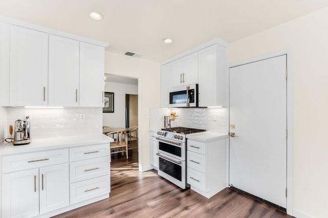 704 6th St, Davis, CA 95616