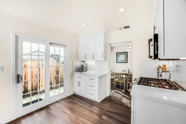 704 6th St, Davis, CA 95616