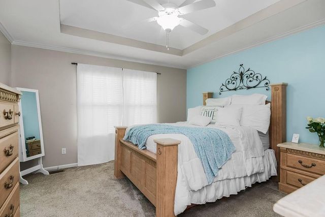 10912 N Manchester Avenue, Kansas City, MO 64157