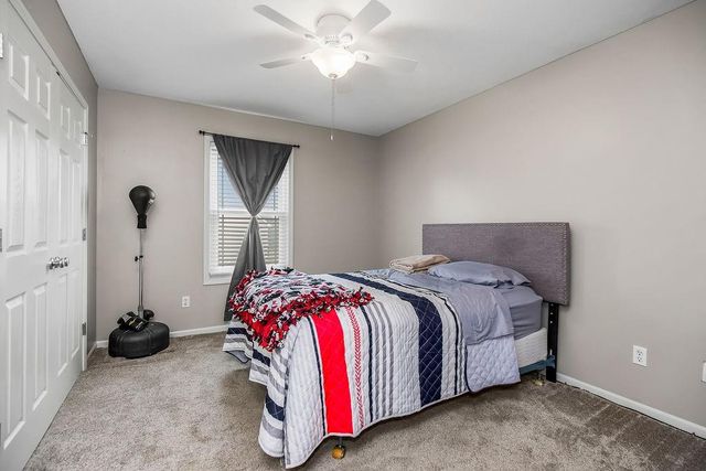 10912 N Manchester Avenue, Kansas City, MO 64157