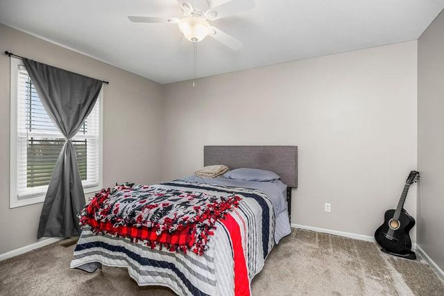 10912 N Manchester Avenue, Kansas City, MO 64157