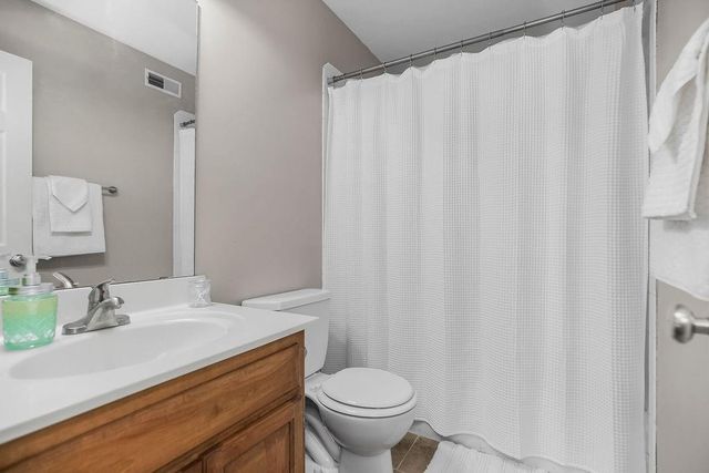 10912 N Manchester Avenue, Kansas City, MO 64157