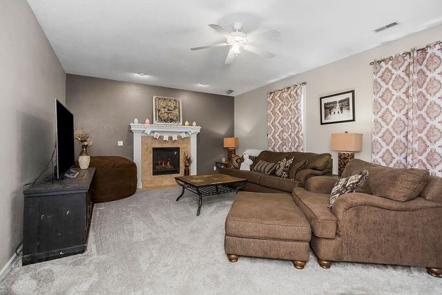 10912 N Manchester Avenue, Kansas City, MO 64157