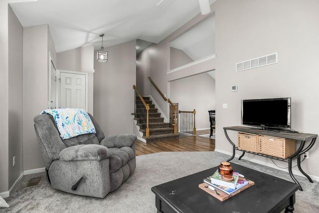 10912 N Manchester Avenue, Kansas City, MO 64157