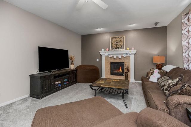 10912 N Manchester Avenue, Kansas City, MO 64157