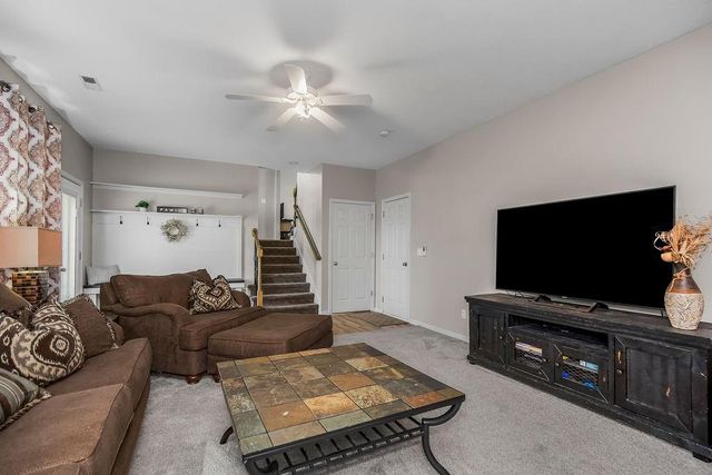 10912 N Manchester Avenue, Kansas City, MO 64157