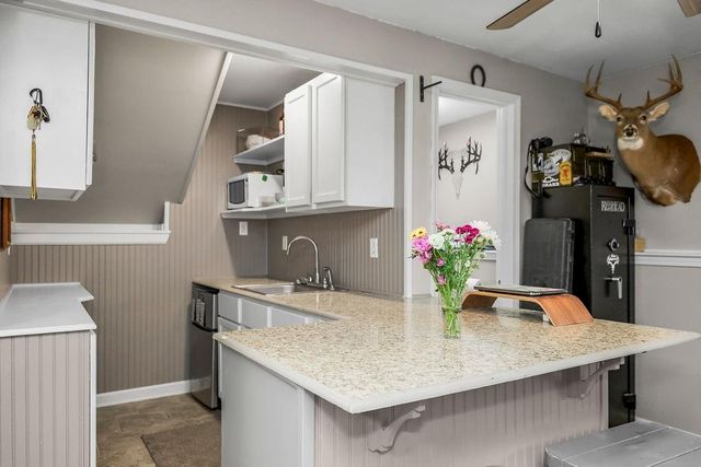 10912 N Manchester Avenue, Kansas City, MO 64157