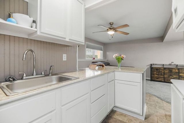 10912 N Manchester Avenue, Kansas City, MO 64157