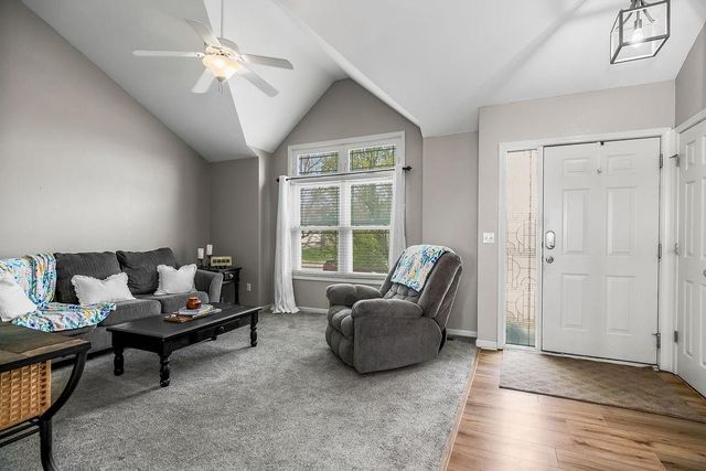 10912 N Manchester Avenue, Kansas City, MO 64157