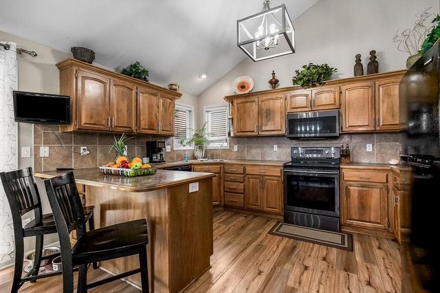 10912 N Manchester Avenue, Kansas City, MO 64157