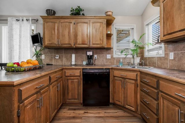 10912 N Manchester Avenue, Kansas City, MO 64157