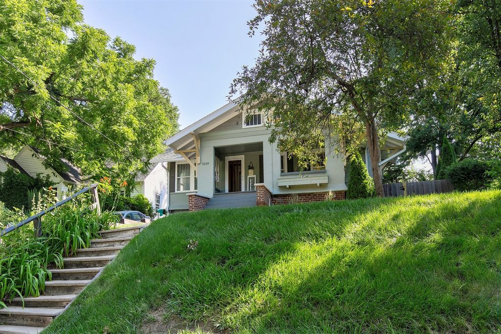1659 Northwest Drive, Des Moines, IA 50310