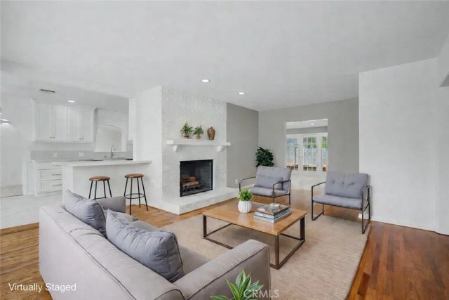 5733 Oakdale Avenue, Woodland Hills, CA 91367