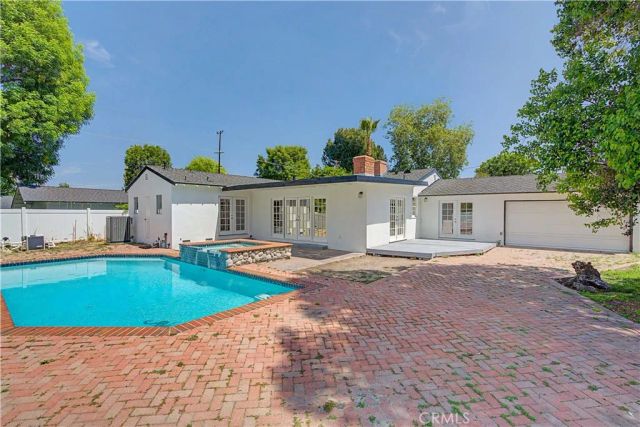 5733 Oakdale Avenue, Woodland Hills, CA 91367