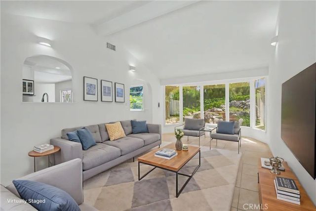5733 Oakdale Avenue, Woodland Hills, CA 91367