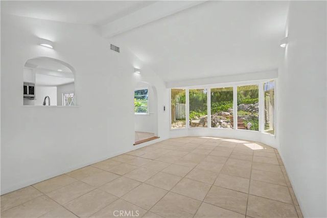 5733 Oakdale Avenue, Woodland Hills, CA 91367