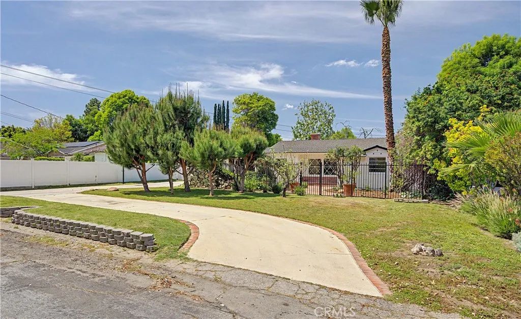 5733 Oakdale Avenue, Woodland Hills, CA 91367