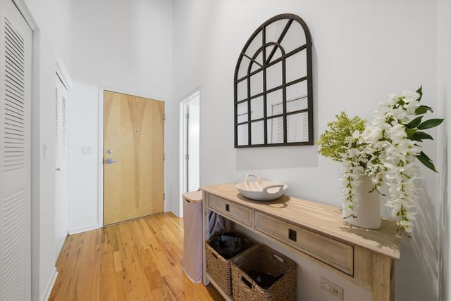 758 N Larrabee Street 514, Chicago, IL 60654