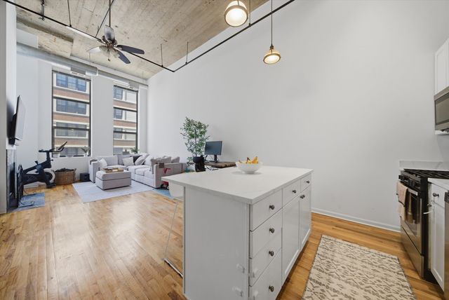 758 N Larrabee Street 514, Chicago, IL 60654