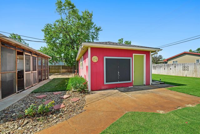 2508 Simmons, Salina, KS 67401