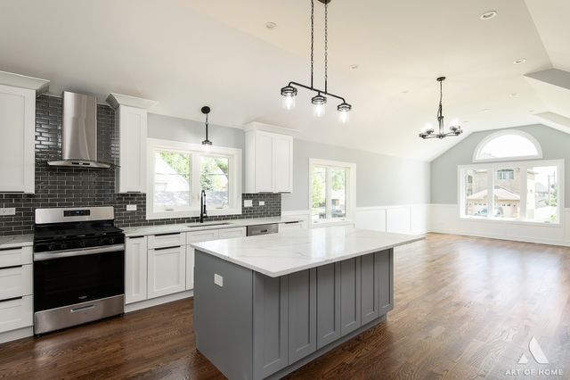 8650 Lockwood Avenue, Burbank, IL 60459