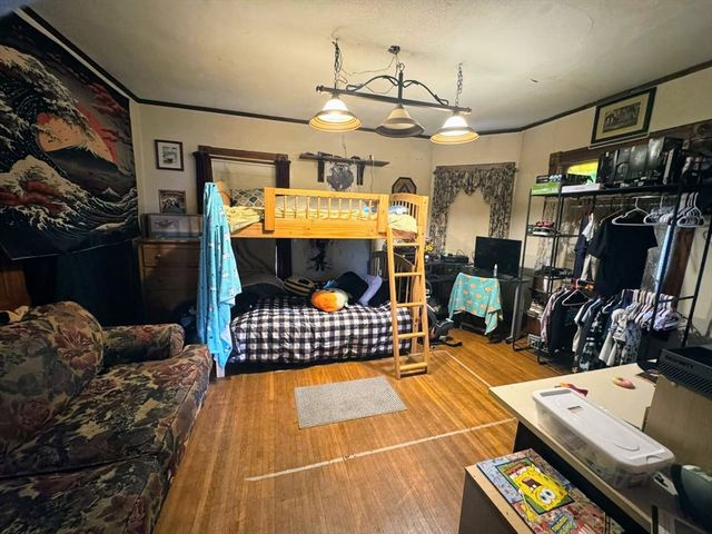 81 High St, West Springfield, MA 01089