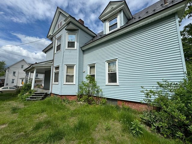 81 High St, West Springfield, MA 01089