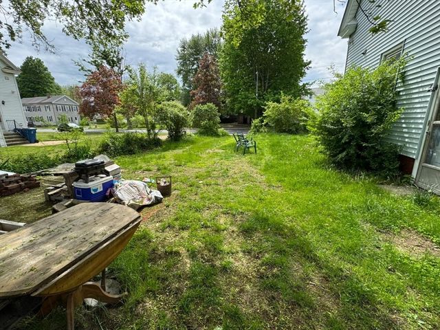 81 High St, West Springfield, MA 01089