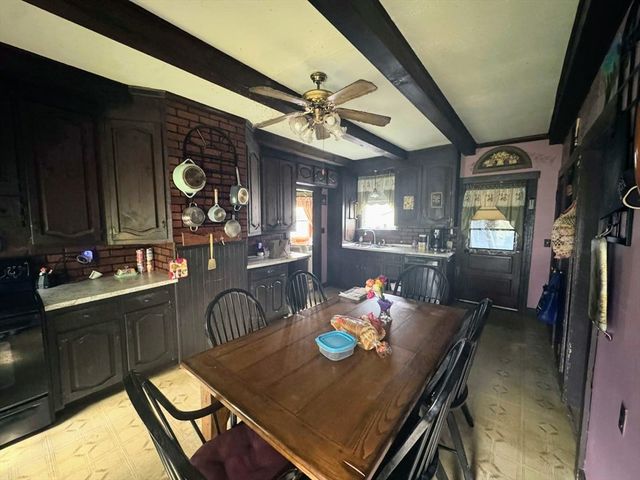 81 High St, West Springfield, MA 01089
