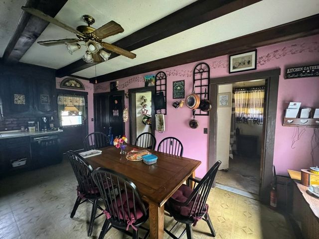 81 High St, West Springfield, MA 01089