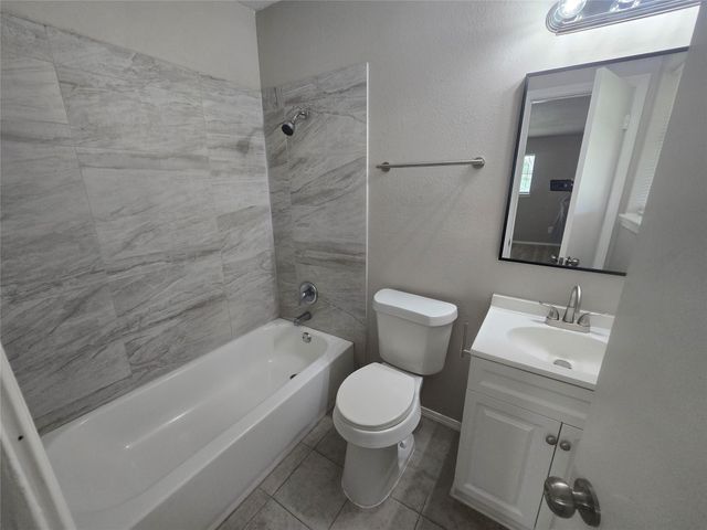 3453 W Highway 6 1, Alvin, TX 77511