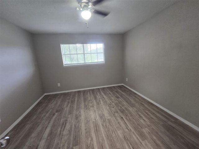 3453 W Highway 6 1, Alvin, TX 77511