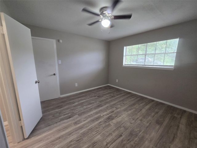3453 W Highway 6 1, Alvin, TX 77511
