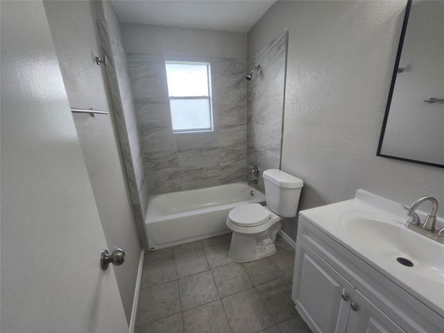 3453 W Highway 6 1, Alvin, TX 77511