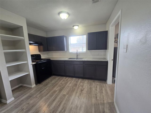 3453 W Highway 6 1, Alvin, TX 77511