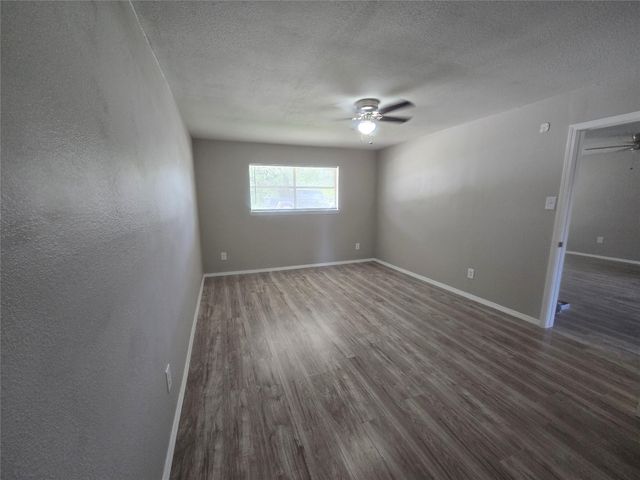 3453 W Highway 6 1, Alvin, TX 77511
