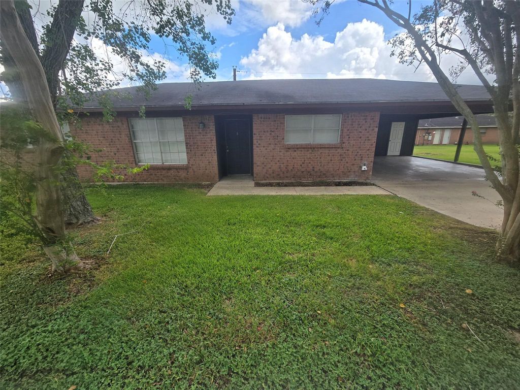 3453 W Highway 6 1, Alvin, TX 77511