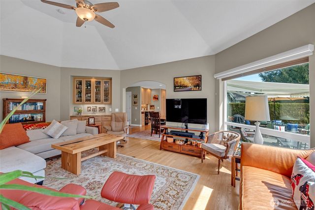 302 Foursome Drive, Sequim, WA 98382