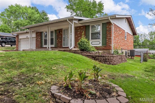 11636 Macrinus Drive, Florissant, MO 63033