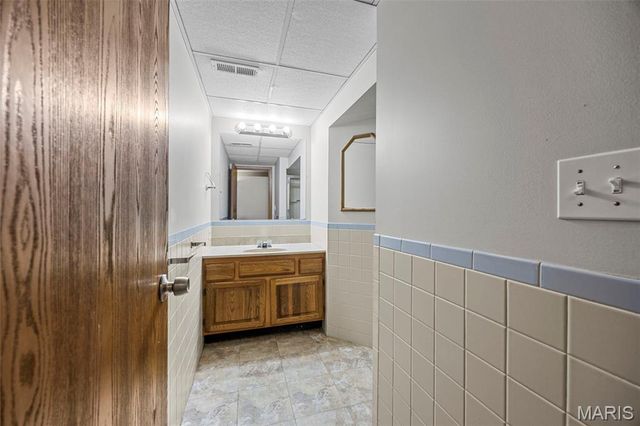 11636 Macrinus Drive, Florissant, MO 63033