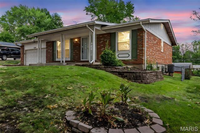 11636 Macrinus Drive, Florissant, MO 63033