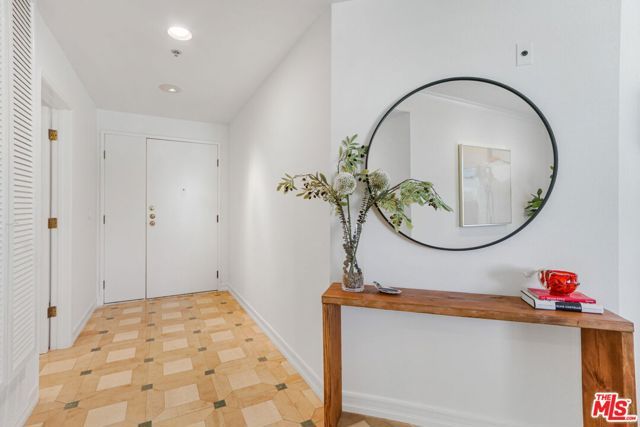 211 California Avenue 501, Santa Monica, CA 90403