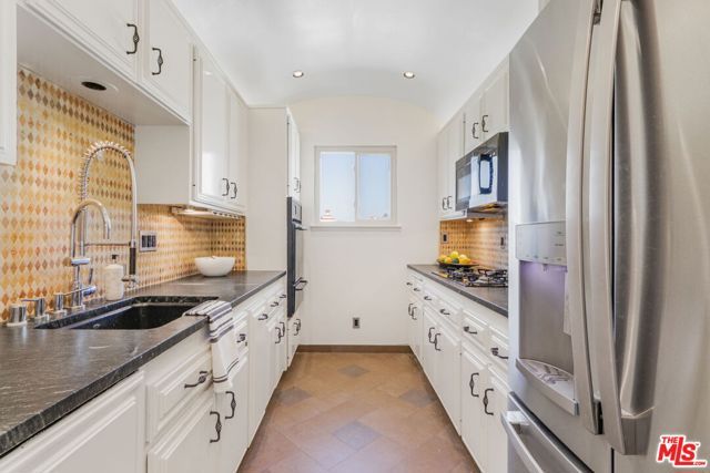 211 California Avenue 501, Santa Monica, CA 90403