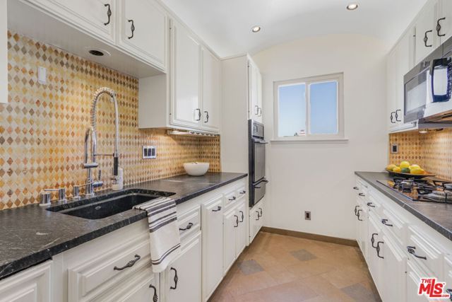 211 California Avenue 501, Santa Monica, CA 90403